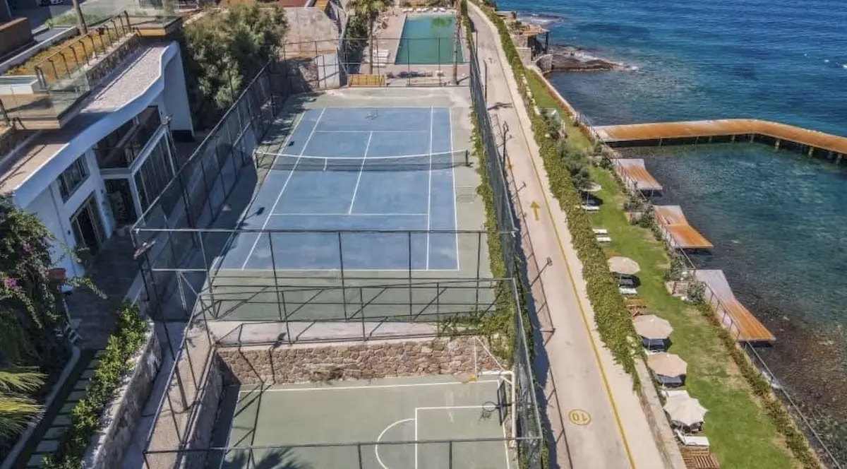 Tennis court
